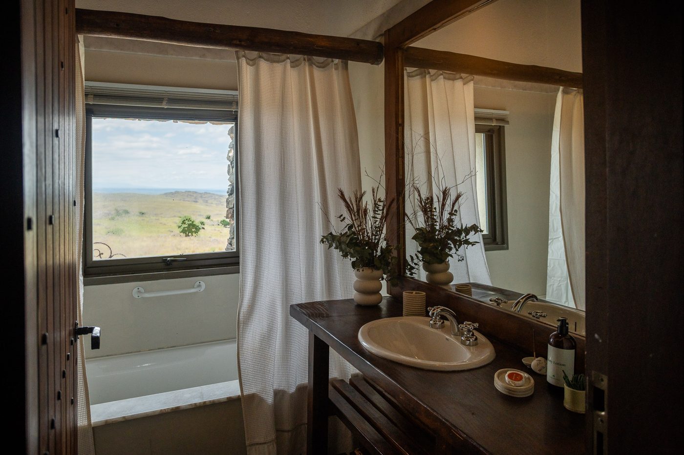 Bathroom with a window onto the hills
