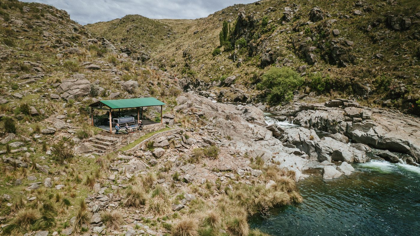 The Paso Malo quincho over the river canyon