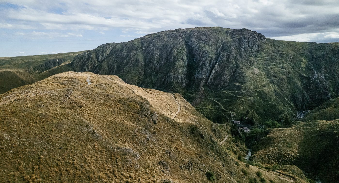 The Sierras Grandes from the air: summits and grassland
